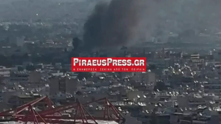 Υπό μερικό έλεγχο η πυρκαγιά που ξέσπασε σε χαμηλή βλάστηση στον Ταύρο Αττικής